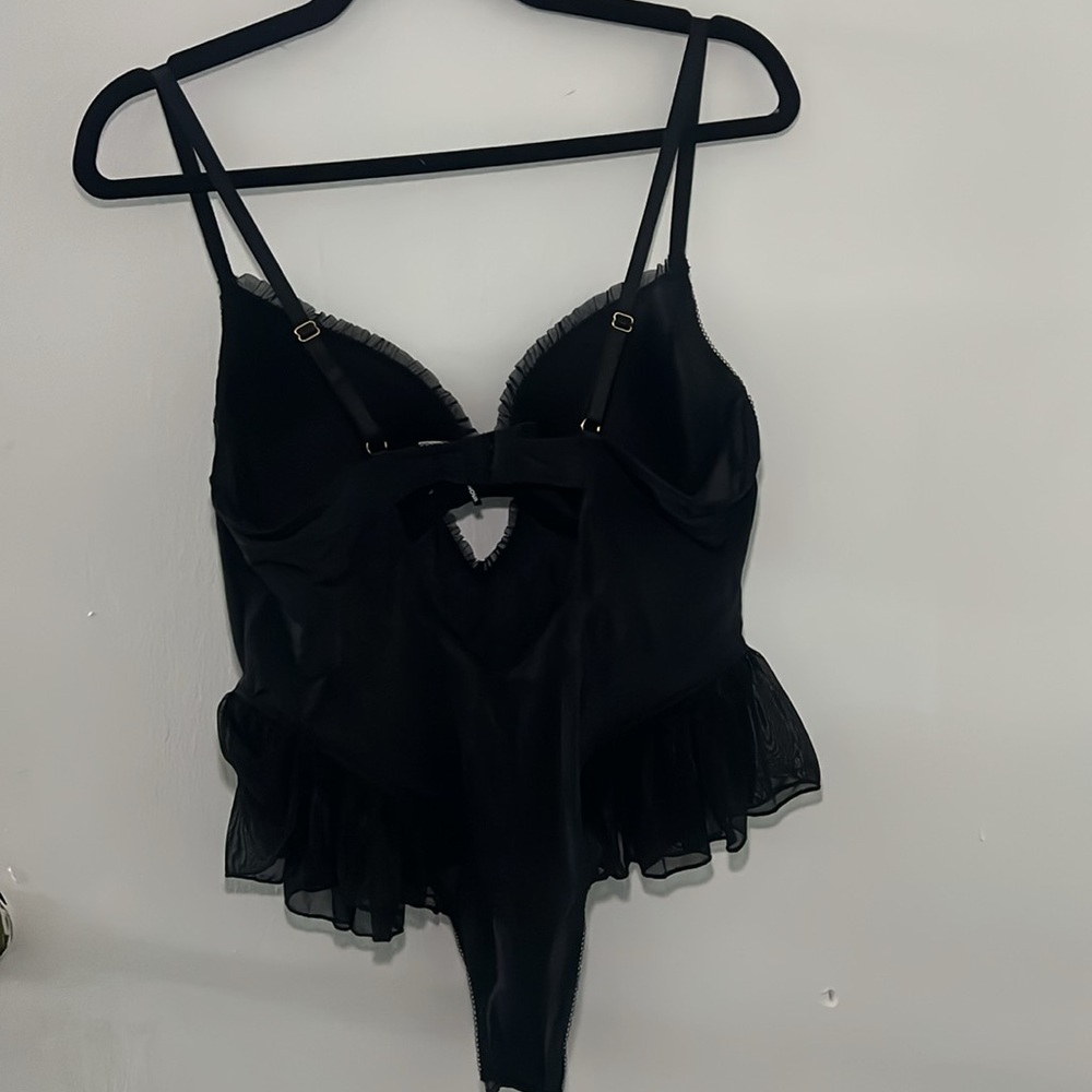 Lingerie - Picture 3 of 4